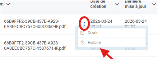 Capture d'écran d'une interface de gestion de documents affichant une liste de fichiers PDF avec des colonnes pour la date de création et la date de dernière mise à jour. Chaque ligne comprend le nom du fichier, des horodatages et des interrupteurs, avec un menu contextuel ouvert présentant les options « Ouvrir » et « Historique ». Historique avec une flèche rouge à côté.